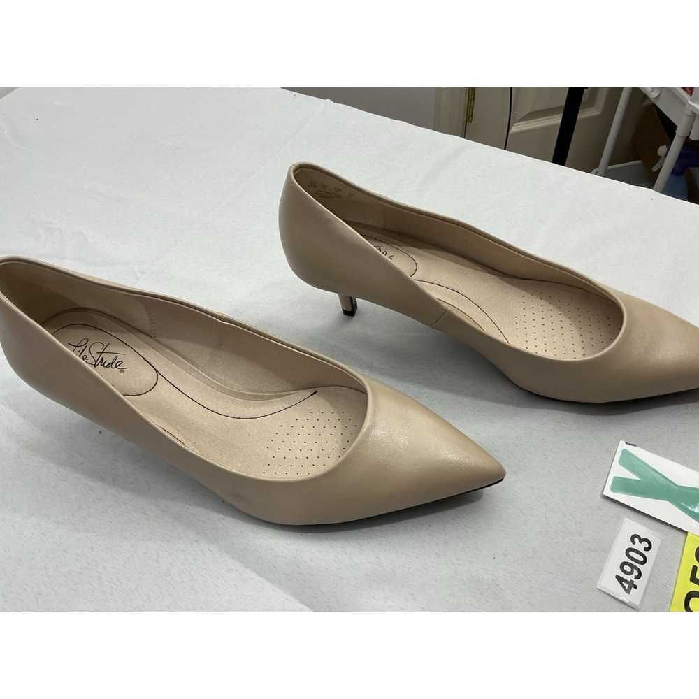 Comfort Kitten Heel Pumps in Beige